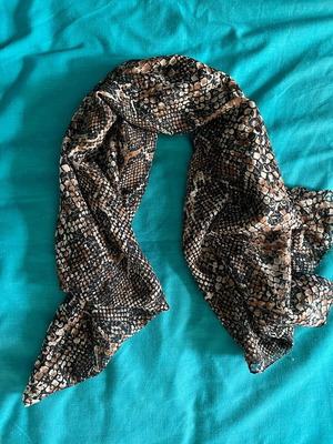 Animal print neck scarf like new, multicolored
