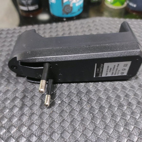 Foldable charger for 18650 batteries used