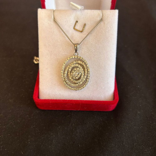 Silver 925 necklace with white stones like new