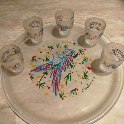 Lumidis collectible plate with 5 shot glasses like new