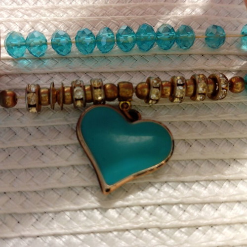 Women's bracelet like new, turquoise with elastic base