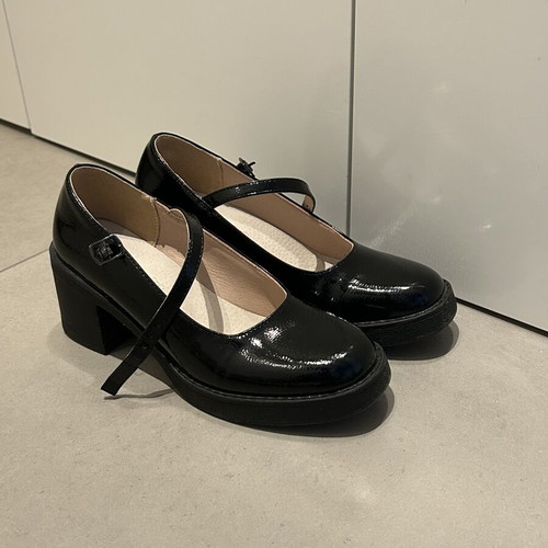 Mary Jane shoes B-Nice black patent leather like new, chunky heel