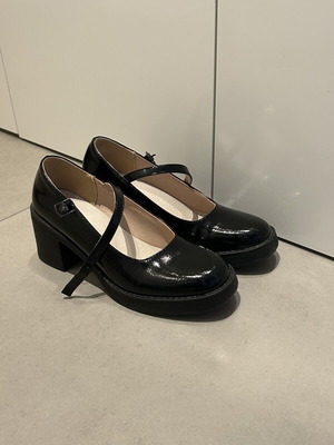 Mary Jane shoes B-Nice black patent leather like new, chunky heel