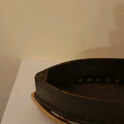 Σίδερο με κάρβουνα εποχής 1920 με βάση από αντιμόνιο