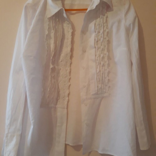 Madeleine shirt used, size M, white, in excellent condition