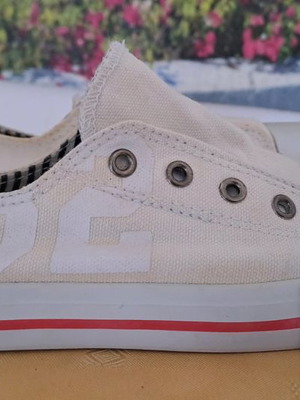 Παπούτσια μεταχειρισμένα νούμερο 31, άσπρα σε άριστη κατάσταση