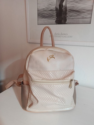 Veta accessories beige backpack with gold details