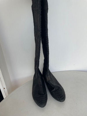 Μπότες overknee Zara μεταχειρισμένες, δερματίνες, μέγεθος 36, μαύρες