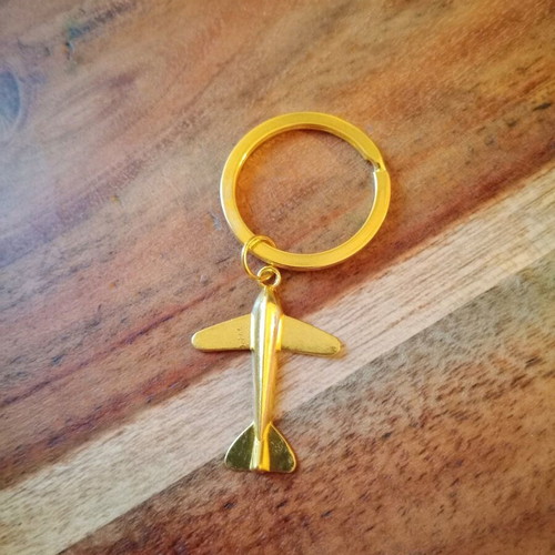 Bombonieres like new, pack of 18 with pouch and gold travel keychain
