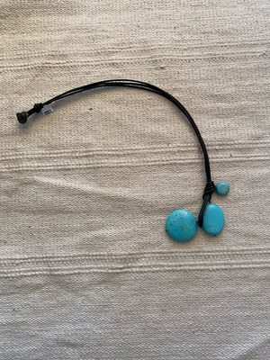 Necklace with leather strap and three blue stones new
