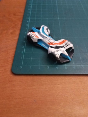 Hot Wheels Roborace Robocar μεταλλικό αυτοκινητάκι με αριθμό 62, λευκό με μπλε και πορτοκαλί