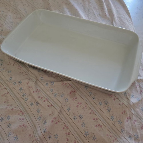 Pyrex porcelain baking dish like new, Ionia Porcelain