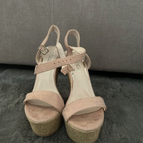 Platform sandals with handmade floral design, like new, size 37, black and pink