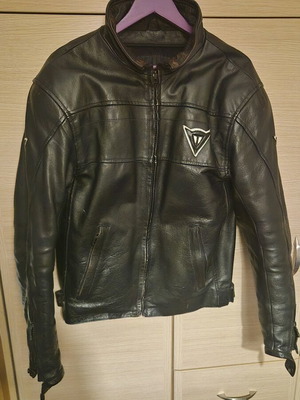 Dainese δερμάτινο μπουφάν μεταχειρισμένο, μέγεθος 52, με προστασίες ώμων και αγκώνων