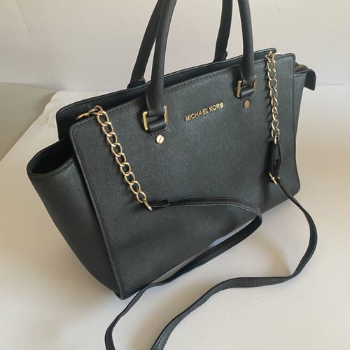 Michael Kors handbag like new, black saffiano with gold details