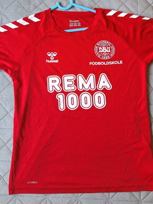 Hummel T-Shirt DBU Fodboldskole 2023 like new, size 152 cm