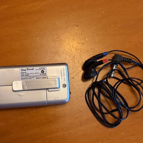 Day Break AV-R2004 Pocket Radio AM/FM used with headphones