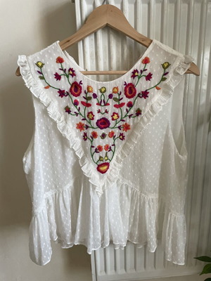 Zara floral embroidered top, size L