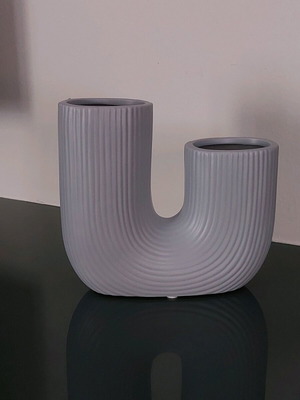 Vase with 2 flower holders like new, height 17cm
