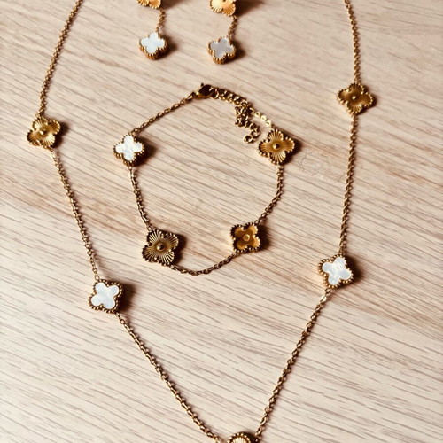 Clover jewelry set like new, white and gold