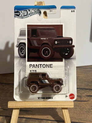 Hot Wheels Pantone Ford Bronco Chase in excellent condition