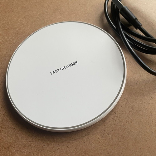 Wireless charging pad like new with USB Type C cable