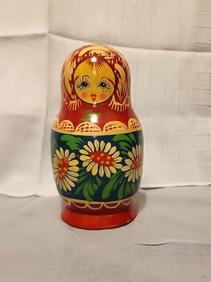 Russian Babushka set of 5, like new, 15 cm height