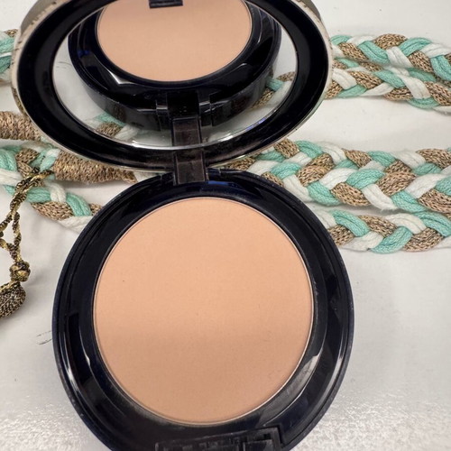 Estée Lauder Double Wear Compact 2C2 like new, pale almond