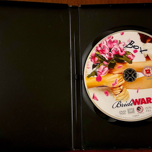 Bride Wars DVD like new with subtitles, comedy romantic