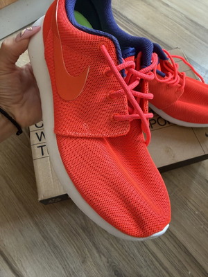 Nike Roshe Run sneakers new, size 38.5, multicolor