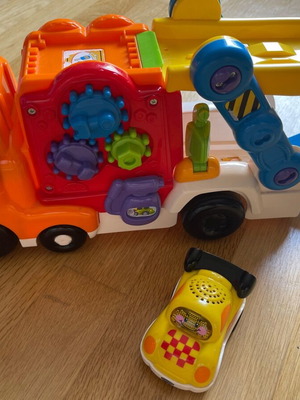 V-Tech Toot-Toot colorful truck like new with Louis toy car