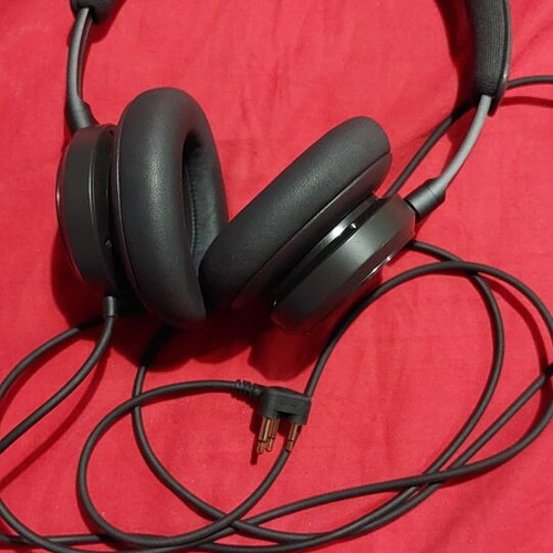Bang & Olufsen Beoplay headphones for airplane use