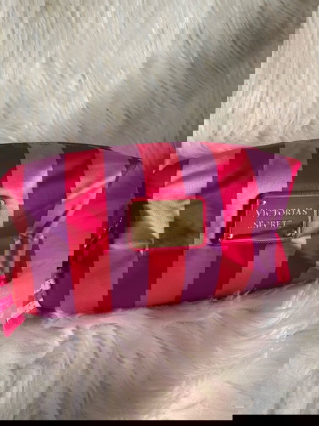 козметична чантичка на Victoria’s Secret