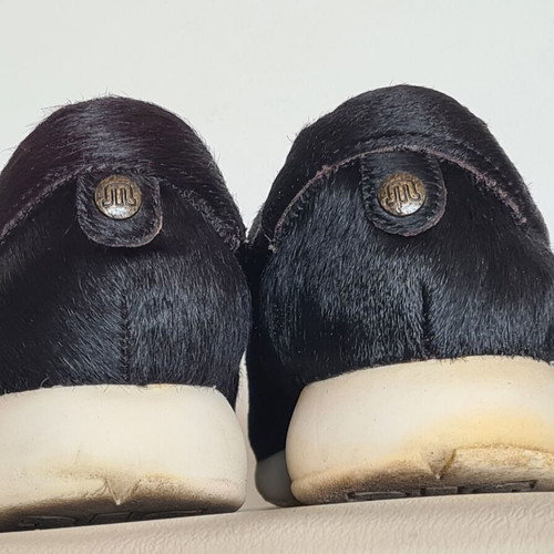 Maruti sneakers like new with black pony skin size 39