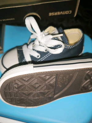 Converse kids shoes size 22 like new with box