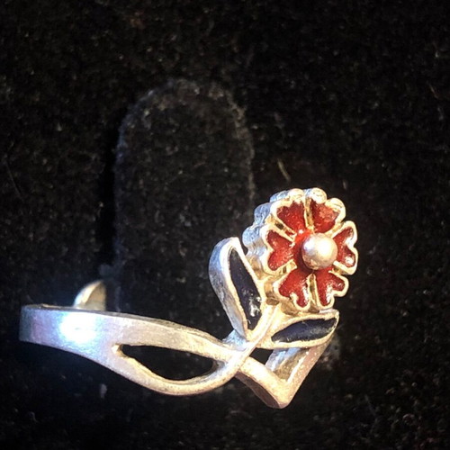 Silver ring with flower made of 900 silver