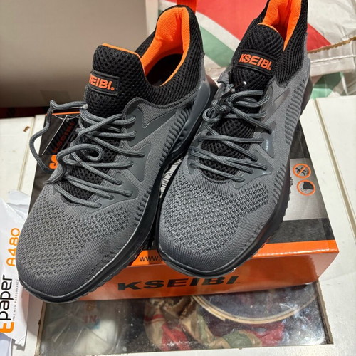 Work shoes new with and without protection, sizes 40-46