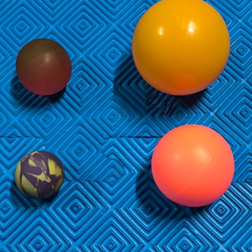 Set of 4 balls like new