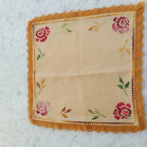 Vintage handmade tablecloth 31×32 cm with embroidery, used