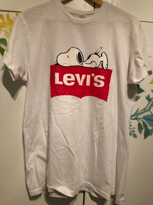 Levi’s Snoopy T-shirt size L like new, white and red