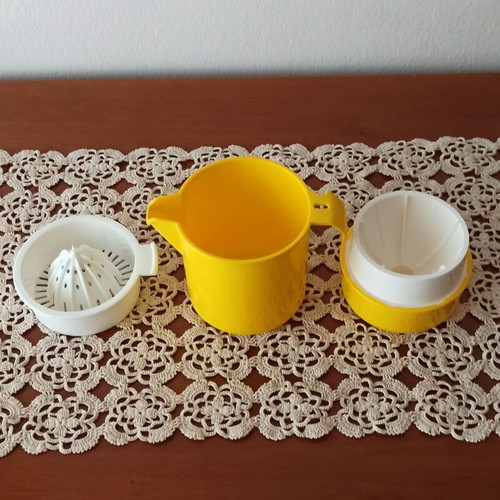 Citrus juicer yellow plastic 1970's vintage new