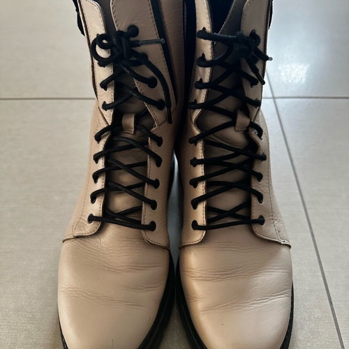 Mourtzi beige leather ankle boots like new, size 39
