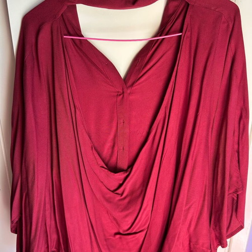 Women's burgundy Moutaki blouse like new with back opening size L