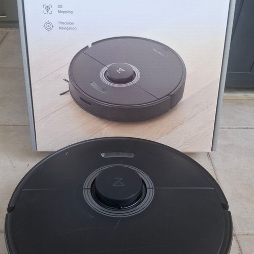 Roborock Q7 Max robot vacuum like new, 4200 Pa suction, 3-hour autonomy