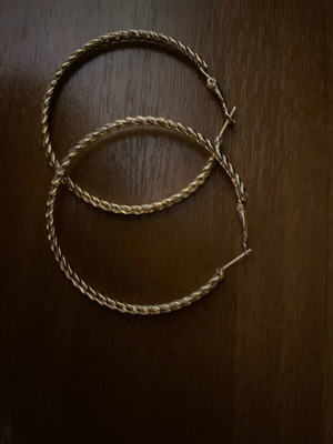 Hoop earrings large size in gold color like new