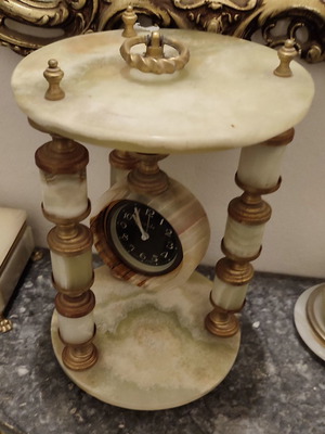 Onyx clock used, tabletop analog 26x18 cm