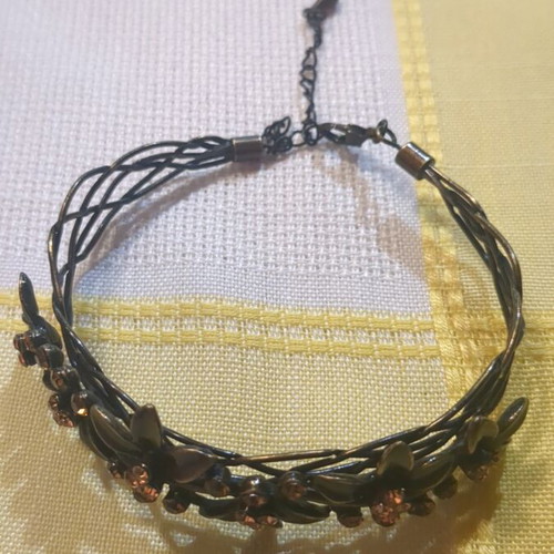 Vintage bracelet with flowers and rhinestones like new, Art Deco style