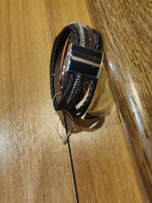 Women's bracelet new with leather and metal details brown