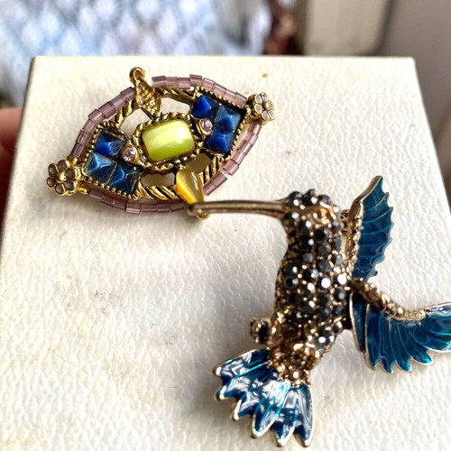 Pins pack of 2 new, shiny, green