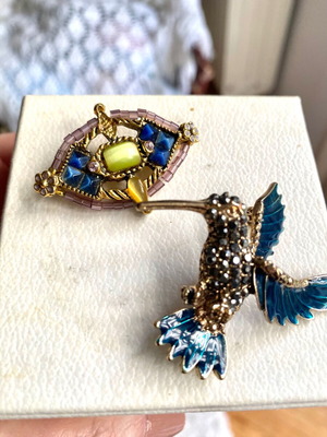 Pins pack of 2 new, shiny, green